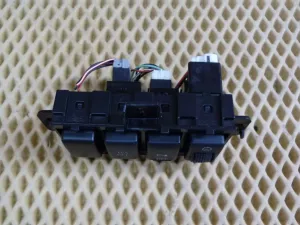 Блок кнопок Renault Koleos (HY) 2008-2016 (ОТКЛЮЧЕНИЯ ПАРКТРОНИКА 284488722R ОСВЕЩЕНИЯ ПАНЕЛИ ПРИБОРОВ 25980JY00A TCS OFF) — фото 3
