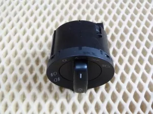Переключатель света фар VW Caddy III 2004-2015 VW Golf Plus 2005-2014 VW Jetta 2005-2011 VW Jetta 2011-2018 VW Passat [B6] 2005-2010 VW Tiguan 2007-2011 (1K0941431BM) — фото 2