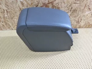 Подлокотник VW Scirocco 2008-2017 (1K0864207E 1K0863323Q 5N0035341H 5M0035724) — фото 2