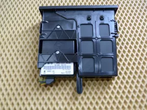 Подлокотник VW Scirocco 2008-2017 (1K0864207E 1K0863323Q 5N0035341H 5M0035724) — фото 10
