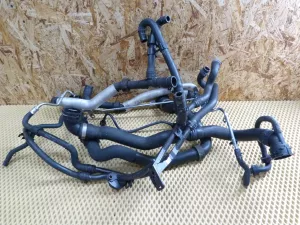 Патрубок радиатора VW Tiguan 2007-2011 VW Tiguan 2011-2016 (5N0122109H 3C0201293B 5N0122291 5N0122073P 06J121492C 1K0121070BD 06J133518F 3B0122291H 3B0122291B 1K0121109AL 5N0122101AH 5N0122157AG 4F0122293C 5N0122291C 5N0122051AF)  — фото 1