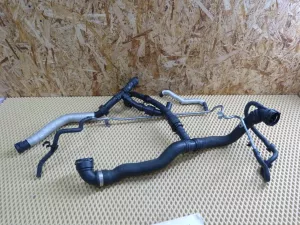 Патрубок радиатора VW Tiguan 2007-2011 VW Tiguan 2011-2016 (5N0122109H 3C0201293B 5N0122291 5N0122073P 06J121492C 1K0121070BD 06J133518F 3B0122291H 3B0122291B 1K0121109AL 5N0122101AH 5N0122157AG 4F0122293C 5N0122291C 5N0122051AF)  — фото 28