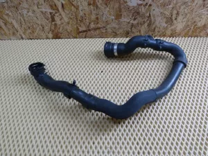 Патрубок радиатора VW Tiguan 2007-2011 VW Tiguan 2011-2016 (5N0122109H 3C0201293B 5N0122291 5N0122073P 06J121492C 1K0121070BD 06J133518F 3B0122291H 3B0122291B 1K0121109AL 5N0122101AH 5N0122157AG 4F0122293C 5N0122291C 5N0122051AF)  — фото 18