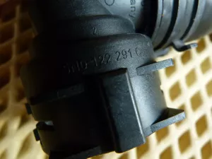 Патрубок радиатора VW Tiguan 2007-2011 VW Tiguan 2011-2016 (5N0122109H 3C0201293B 5N0122291 5N0122073P 06J121492C 1K0121070BD 06J133518F 3B0122291H 3B0122291B 1K0121109AL 5N0122101AH 5N0122157AG 4F0122293C 5N0122291C 5N0122051AF)  — фото 26