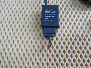 Реле топливного насоса VW Passat [B7] 2011-2015 (1K0906093G) — фото 2