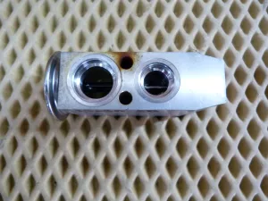 Клапан кондиционера Nissan Fuga PY50 2004-2009 (922006N205) — фото 2