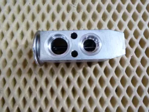 Клапан кондиционера Nissan Fuga PY50 2004-2009 (922006N205) — фото 2