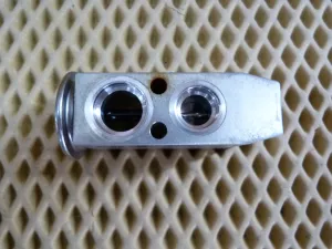 Клапан кондиционера Nissan Fuga PY50 2004-2009 (922006N205) — фото 2