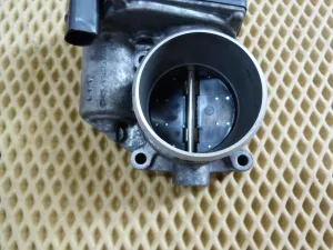 Заслонка дроссельная электрическая VW Tiguan 2007-2011 VW Tiguan 2011-2016 (06F133062J) — фото 4