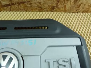 Накладка декоративная VW Golf VI 2009-2013 VW Passat [B7] 2011-2015 VW Passat CC 2008-2017 VW Scirocco 2008-2017 VW Tiguan 2007-2011 VW Tiguan 2011-2016 (НА ДВИГАТЕЛЬ TSI 06J103925BG) — фото 9