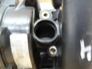Насос водяной (помпа) VW Tiguan 2007-2011 VW Tiguan 2011-2016 (В СБОРЕ С КОРПУСОМ И ТЕРМОСТАТОМ 06H121026BA) — фото 4