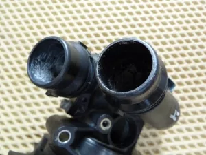Насос водяной (помпа) VW Tiguan 2007-2011 VW Tiguan 2011-2016 (В СБОРЕ С КОРПУСОМ И ТЕРМОСТАТОМ 06H121026BA) — фото 3