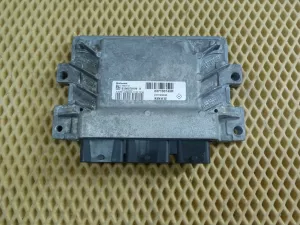 Блок управления двигателем Renault Megane III 2009-2016 (237100745R) — фото 1
