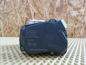 Заслонка дроссельная электрическая VW Tiguan 2007-2011 VW Tiguan 2011-2016 (06F133062Q) — фото 1