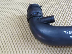 Патрубок интеркулера VW Tiguan 2007-2011 VW Tiguan 2011-2016 (1K0129654AP 1K0129627C) — фото 3