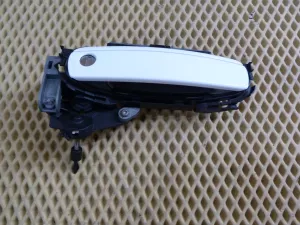 Ручка наружная двери передней правая Audi A3 [8PA] Sportback 2004-2013 (4F0837208B 4F2837240 8P2837886A) — фото 1