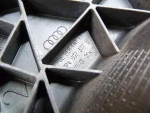 Направляющая заднего бампера Audi A3 [8PA] Sportback 2004-2013 (8P4807377B 8P4807378B) — фото 24