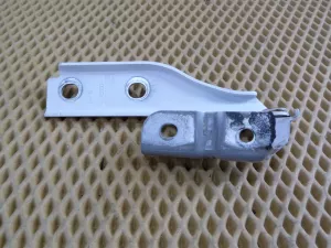 Петля капота Audi A3 [8PA] Sportback 2004-2013 (8P0823301B 8P0823302B) — фото 4