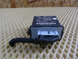 Блок электронный Audi A3 [8PA] Sportback 2004-2013 (РЕГУЛИРОВКИ УГЛА НАКЛОНА ФАР 8P3907357) — фото 2