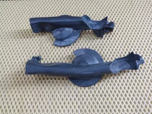 Уплотнитель капота BMW 1-serie F20/F21 2011-2019 (51767307863 51767307864) — фото 1