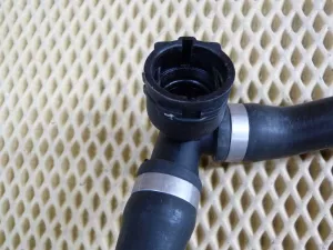 Патрубок радиатора BMW 1-serie F20/F21 2011-2019 (17127596833 17127596834 17127596832 17127600554 17127596835 11537600594 64219223587 13537603077 11537600586) — фото 29