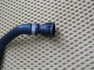 Патрубок радиатора BMW 1-serie F20/F21 2011-2019 (17127596833 17127596834 17127596832 17127600554 17127596835 11537600594 64219223587 13537603077 11537600586) — фото 37
