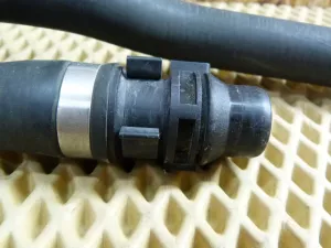 Патрубок радиатора BMW 1-serie F20/F21 2011-2019 (17127596833 17127596834 17127596832 17127600554 17127596835 11537600594 64219223587 13537603077 11537600586) — фото 38
