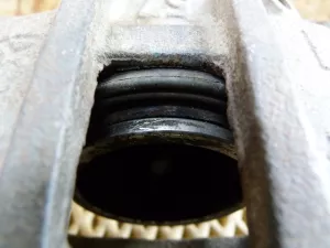Суппорт тормозной передний левый Chery Vortex Tingo 2010-2014,Tiggo (T11) 2005-2015 (T113501050BA) — фото 9