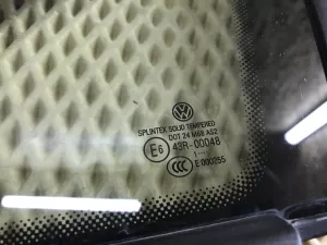 Стекло кузовное глухое левое VW Touran 2010-2016 (1T0845411B) — фото 11