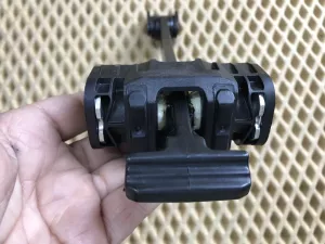 Ограничитель двери задний правый Audi A4 [B8] 2007-2015 (8K0839249B 8K0839267B 8K0839924B) — фото 4