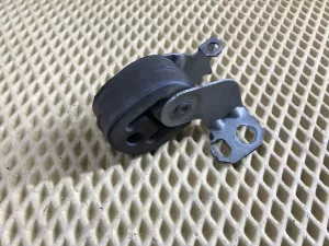 Кронштейн глушителя Audi A4 [B8] 2007-2015 (8K0253144E 8K0253144F 8K0253144M 8K0253144A) — фото 3
