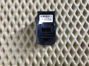 Кнопка открывания багажника BMW 2-Series 2-serie F45/F46 Tourer 2014-2022 (61319299447) — фото 3