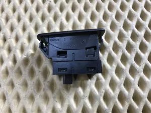Кнопка открывания багажника BMW 2-Series 2-serie F45/F46 Tourer 2014-2022 (61319299447) — фото 2