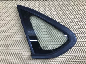 Стекло кузовное глухое левое BMW 2-Series 2-serie F45/F46 Tourer 2014-2022 (51377298913) — фото 1