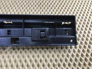Кронштейн накладки на порог наружный BMW 2-Series 2-serie F45/F46 Tourer 2014-2022 (51777301939 51777301940 51777301941 51777301942 51777301943 51777301944) — фото 51