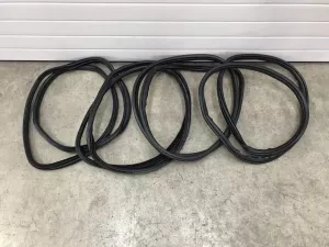 Уплотнитель двери BMW 2-Series 2-serie F45/F46 Tourer 2014-2022 (51357420077 51727420050) — фото 1
