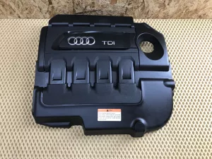 Накладка декоративная Audi A3 [8V] 2013-2020 (НА ДВИГАТЕЛЬ 04L103925L) — фото 1