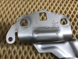 Петля капота VW Passat CC 2008-2017 (3C8823301A 3C8823302A) — фото 6