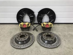 Суппорта 300ММ MQB Audi A3 [8V] 2013-2020 Audi A3 (8Y) 2020> Audi Q2 (GA) 2017> Audi Q3 (F3B) 2018> Audi Q3 (F3N) Sportback 2019> Audi TT(8S) 2015> Seat Tarraco 2018> Skoda Kodiaq 2017> VW Tiguan 2016-2023 (ЗАДНИЕ 3Q0615423ESL7 3Q0615424ESL7 3Q0615601A 5Q0615425 3Q0998281) — фото 1