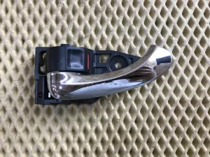 Ручка внутренняя двери задней левой Toyota Camry V40 2006-2011 (ПЕРЕД=ЗАД 6920633100C0) — фото 1