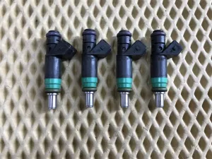 Форсунка инжекторная электрическая Ford B-MAX 2012-2018 Ford C-MAX 2003-2010 Ford C-MAX 2010-2019 Ford Fiesta 1995-2001 Ford Fiesta 2001-2008 Ford Fiesta 2008-2019 Ford Focus I 1998-2005 Ford Focus II 2005-2008 Ford Focus II 2008-2011 Ford Fusion 2002-2012 Ford Mondeo IV 2007-2015 Ford Puma 1997-2002 (КОМПЛЕКТ 98MF9F593BC) — фото 1