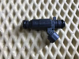 Форсунка инжекторная электрическая Hyundai Accent II (+Tagaz) 2000-2012 Hyundai Atos (MX) 1998-2008 Hyundai Atos Prime 1999-2007 Hyundai Coupe (GK) 2002-2009 Hyundai Coupe (RD) 1996-2002 Hyundai Elantra 2000-2010 Hyundai Getz 2002-2010 Hyundai Matrix 2001-2010 Kia Cerato 2004-2008 (3531022600) — фото 1