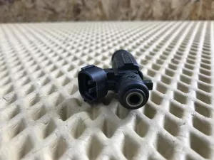 Форсунка инжекторная электрическая Hyundai Accent II (+Tagaz) 2000-2012 Hyundai Atos (MX) 1998-2008 Hyundai Atos Prime 1999-2007 Hyundai Coupe (GK) 2002-2009 Hyundai Coupe (RD) 1996-2002 Hyundai Elantra 2000-2010 Hyundai Getz 2002-2010 Hyundai Matrix 2001-2010 Kia Cerato 2004-2008 (3531022600) — фото 2