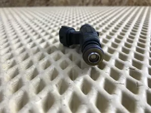 Форсунка инжекторная электрическая Hyundai Accent II (+Tagaz) 2000-2012 Hyundai Atos (MX) 1998-2008 Hyundai Atos Prime 1999-2007 Hyundai Coupe (GK) 2002-2009 Hyundai Coupe (RD) 1996-2002 Hyundai Elantra 2000-2010 Hyundai Getz 2002-2010 Hyundai Matrix 2001-2010 Kia Cerato 2004-2008 (3531022600) — фото 3