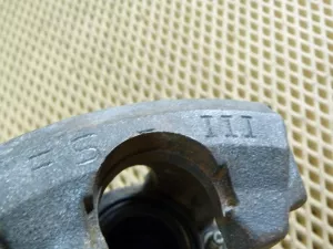 Суппорт тормозной передний левый Skoda Octavia (A5 1Z-) 2004-2013, Yeti 2009>,A2 [8Z0] 2000-2005,A3 (8L1) 1996-2003,Octavia (A4 1U-) 2000-2011,Toledo II 1999-2006,Octavia 1997-2000,Golf IV/Bora 1997-2005,New Beetle 1998-2010,A3 [8PA] 2004-2013,Caddy III 2004-2015 (1K0615123D) — фото 7