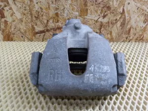 Суппорт передний правый Ford Focus III 2011>,Focus II 2005-2008,C-MAX 2003-2011,Mazda 5 (CR) 2005-2010,Mazda 3 (BK) 2002-2009,S40 2004-2012,V50 2004-2012,Focus II 2008-2011,Kuga 2008-2012,Mazda 3 (BL) 2009-2013,C-MAX 2011> (1682875 1471710) — фото 4