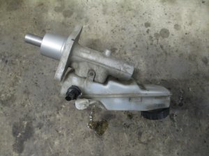 Цилиндр тормозной главный Ford Focus II 2008-2011,Focus II 2005-2008,C-MAX 2003-2010,Mazda 3 (BK) 2002-2009,Kuga 2008-2012,Mazda 3 (BL) 2009-2013 (С БАЧКОМ 1547478) — фото 2