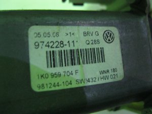 Моторчик стеклоподъемника задний правый VW Jetta 2006-2011,Golf V Plus 2005-2014,Passat [B6] 2005-2010,Golf V 2003-2009 (ЗАДНИЙ ПРАВЫЙ 1K0959704F) — фото 4