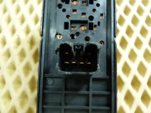 Кнопка стеклоподъемника передняя правая Chevrolet Aveo (T300) 2011-2015 (202008427 95460076) — фото 4