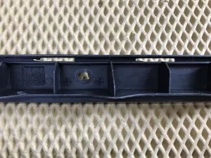 Направляющая заднего бампера Skoda Octavia (A5 1Z-) 2004-2013 (НА ПАНЕЛЬ 1Z5807864 1Z5807863) — фото 4